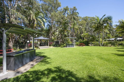 Flynns Beach Resort - Sunshine Coast Tourism 9