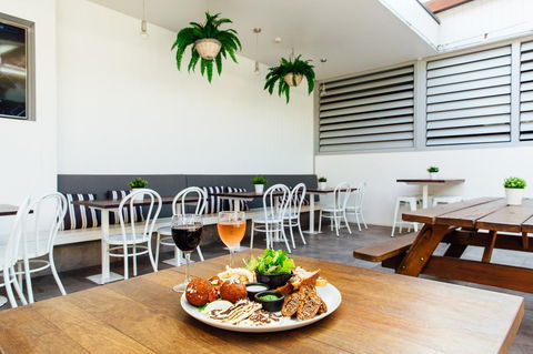 Coniston Hotel Wollongong - Holiday Sunshine Coast 10