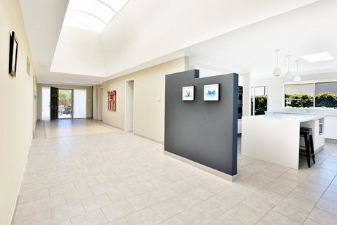 Neptune I Absolute Beachfront I Stunning Views - Sunshine Coast Tourism 24