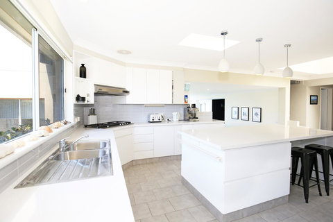 Neptune I Absolute Beachfront I Stunning Views - Sunshine Coast Tourism 8