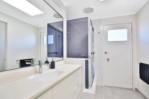 Neptune I Absolute Beachfront I Stunning Views - Sunshine Coast Tourism 19