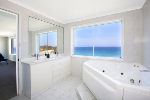 Neptune I Absolute Beachfront I Stunning Views - Sunshine Coast Tourism 18