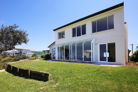 Neptune I Absolute Beachfront I Stunning Views - Sunshine Coast Tourism 26