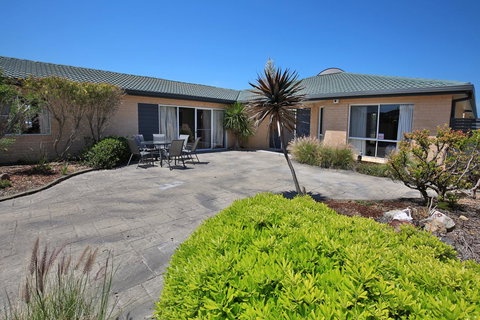 Neptune I Absolute Beachfront I Stunning Views - Sunshine Coast Tourism 30