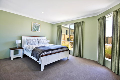 Neptune I Absolute Beachfront I Stunning Views - Sunshine Coast Tourism 15
