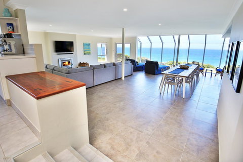 Neptune I Absolute Beachfront I Stunning Views - Sunshine Coast Tourism 2