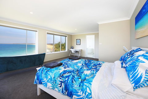 Neptune I Absolute Beachfront I Stunning Views - Sunshine Coast Tourism 11