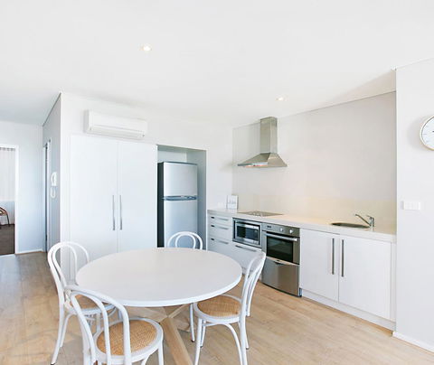 Oaks Nelson Bay Lure Suites - Holiday Sunshine Coast 1