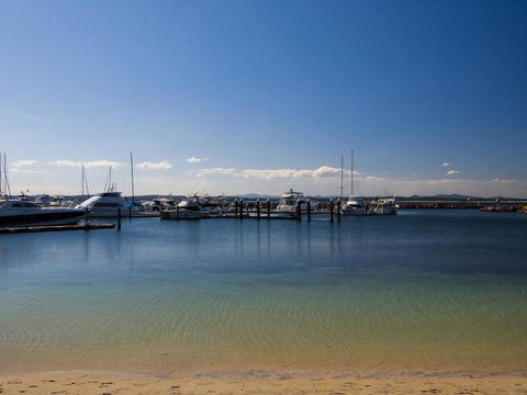 Oaks Nelson Bay Lure Suites - Holiday Sunshine Coast 3