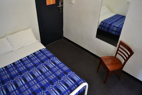 Maze Backpackers - Sydney - Sunshine Coast Tourism 8