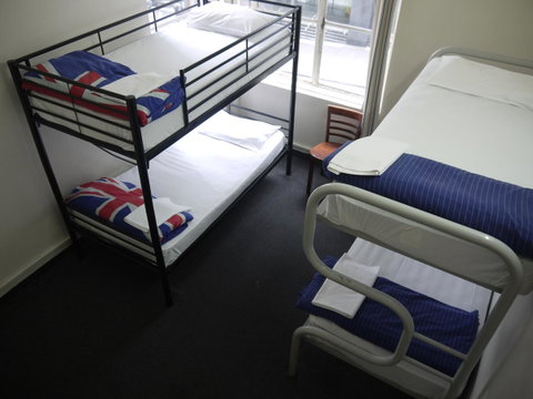 Maze Backpackers - Sydney - Sunshine Coast Tourism 38