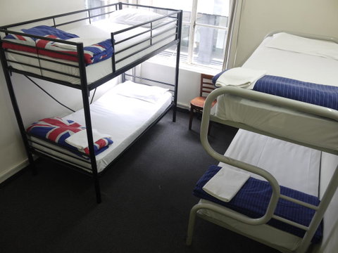 Maze Backpackers - Sydney - Sunshine Coast Tourism 37