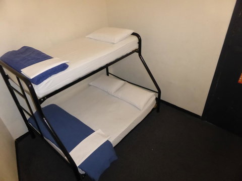 Maze Backpackers - Sydney - Sunshine Coast Tourism 21