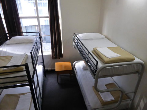 Maze Backpackers - Sydney - Sunshine Coast Tourism 31