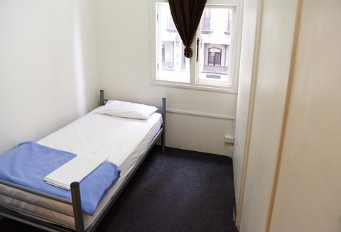 Maze Backpackers - Sydney - Sunshine Coast Tourism 13