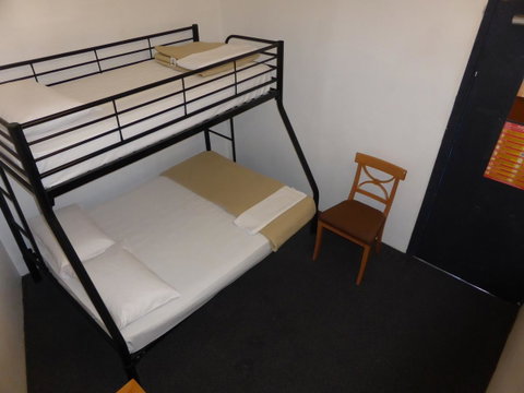 Maze Backpackers - Sydney - Sunshine Coast Tourism 32