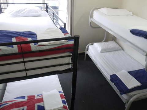 Maze Backpackers - Sydney - Sunshine Coast Tourism 36