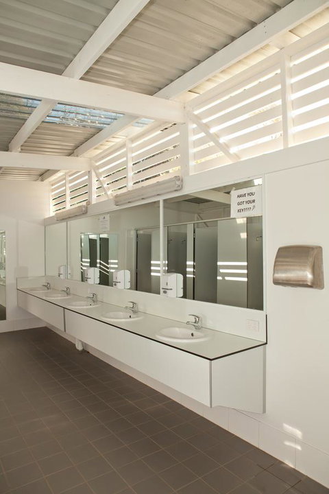 Blue Lagoon Beach Resort - Sunshine Coast Tourism 20