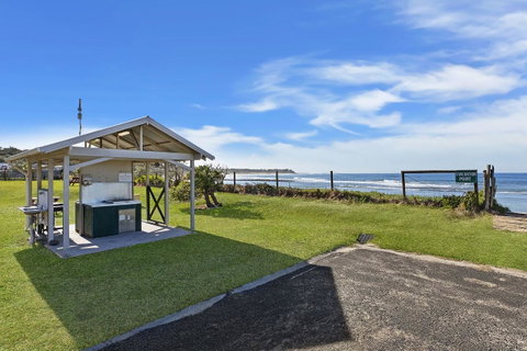 Blue Lagoon Beach Resort - Sunshine Coast Tourism 8