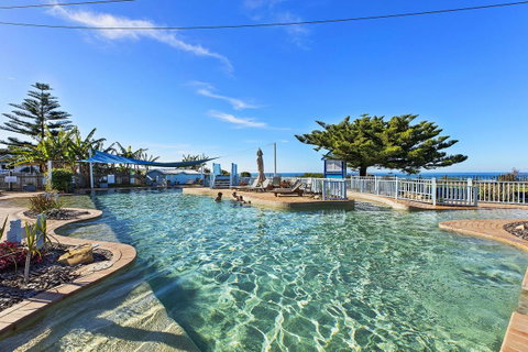 Blue Lagoon Beach Resort - Sunshine Coast Tourism 5