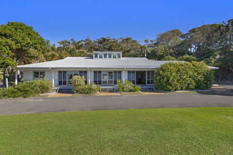 Blue Lagoon Beach Resort - Sunshine Coast Tourism 13