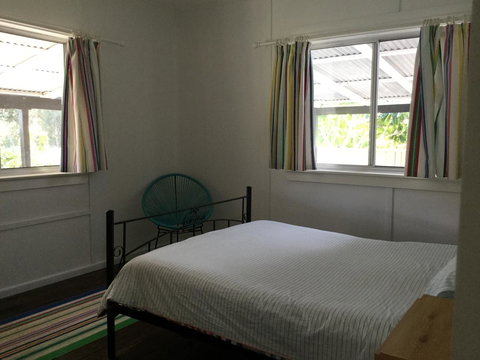 Hat Head Beach Cottage 1 - Holiday Sunshine Coast 18