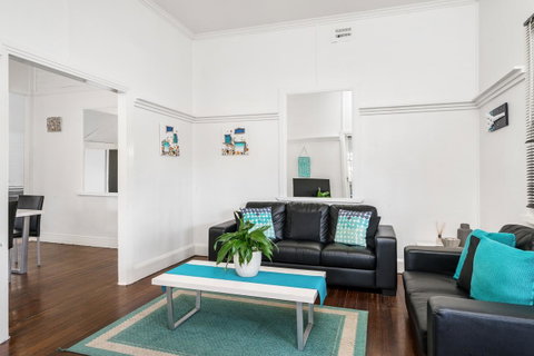 Club Byron Accommodation - Sunshine Coast Tourism 21