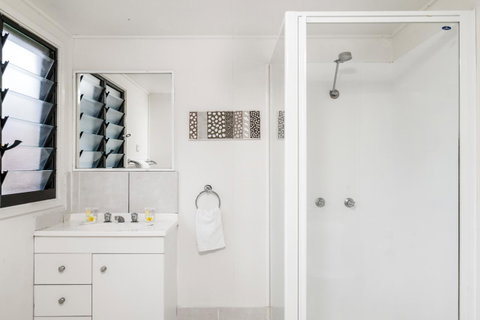 Club Byron Accommodation - Sunshine Coast Tourism 14