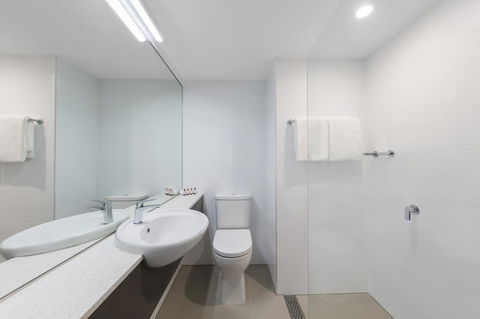 Travelodge Hotel Sydney Airport - Sunshine Coast Tourism 1