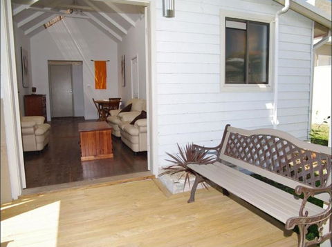 Jupiter, 3 Scott Street - Holiday Sunshine Coast 2