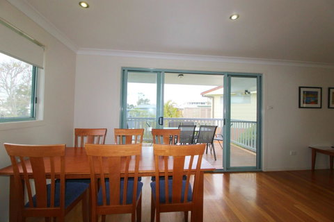 Anglesea, 17 Hodgson Street - Sunshine Coast Tourism 4