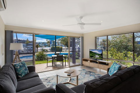 Sails Luxury Apartments Merimbula - Sunshine Coast Tourism 4