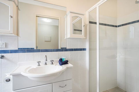 Sails Luxury Apartments Merimbula - Sunshine Coast Tourism 24