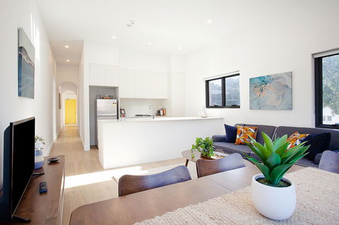Stylish Apartment With Garage Near Bondi Beach - Holiday Sunshine Coast 9
