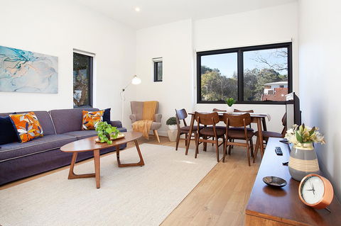 Stylish Apartment With Garage Near Bondi Beach - Holiday Sunshine Coast 0