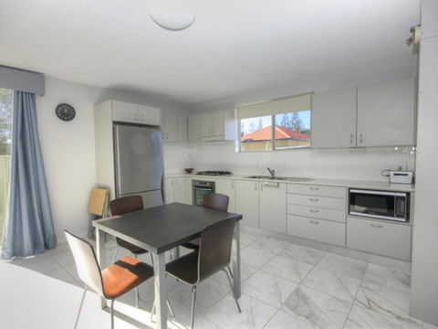 45 Wharf Street - Whole House - Sunshine Coast Tourism 3