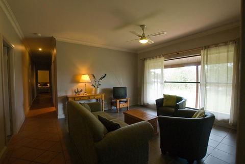 Ironstone Estate Lovedale - Holiday Sunshine Coast 34