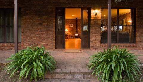 Ironstone Estate Lovedale - Holiday Sunshine Coast 38