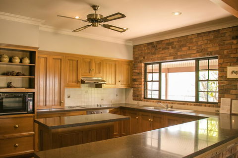 Ironstone Estate Lovedale - Holiday Sunshine Coast 4