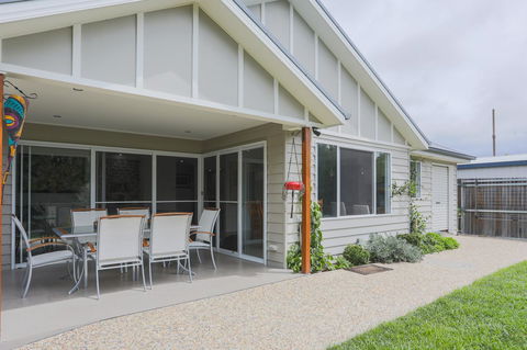 Armidale Cottage - House 2 - Sunshine Coast Tourism 0