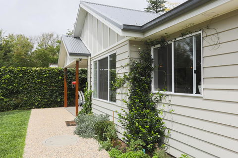 Armidale Cottage - House 2 - Sunshine Coast Tourism 2