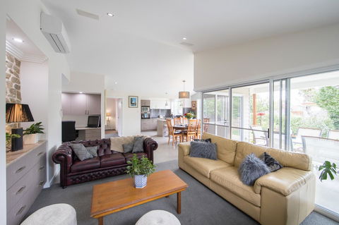 Armidale Cottage - House 2 - Sunshine Coast Tourism 19