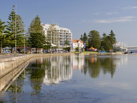 Oaks The Entrance Waterfront Suites - Sunshine Coast Tourism 4