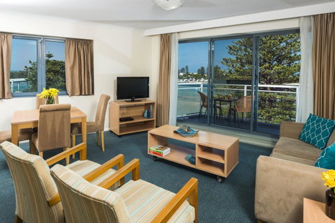 Oaks The Entrance Waterfront Suites - Sunshine Coast Tourism 2