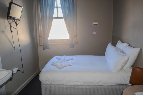 Commercial Hotel Motel Lithgow - Sunshine Coast Tourism 24