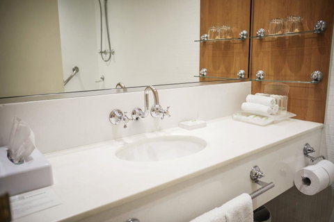 Sydney Harbour Hotel - Sunshine Coast Tourism 24