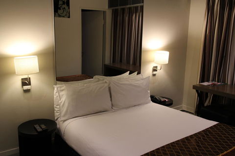 Kirketon Hotel Sydney - Sunshine Coast Tourism 9