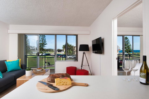 Waterview Beach Apartment - Sunshine Coast Tourism 4