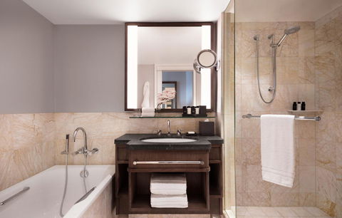 Four Seasons Hotel Sydney - Sunshine Coast Tourism 5