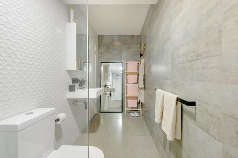 Scandi Beach Apartment - Holiday Sunshine Coast 10